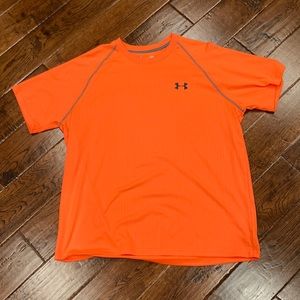 Men’s Under Armour Loose Heat Gear Safety Orange Shirt Size Large USED